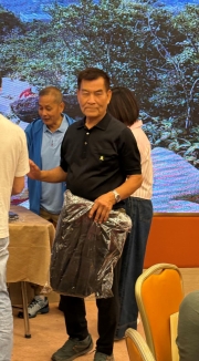 pic_CL_Yip_147.jpg (272807 bytes)